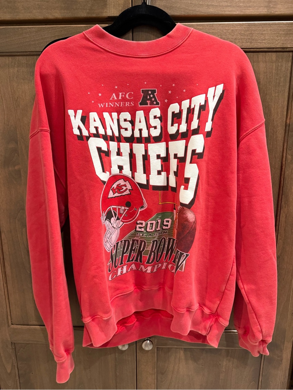 Abercrombie & Fitch Red Kansas City Chiefs Graphic Crewneck